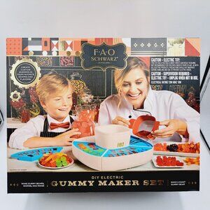 FAO Schwarz Holiday Custom Gummy Bear, Worms Candy Maker Set With Giant Bear